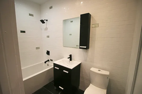 Rented by Delmark Realty LLC | media 30