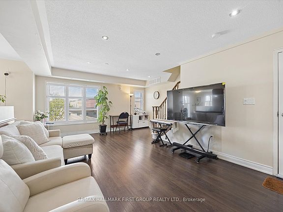 4th image of 2067 Bur Oak Ave Unit 3