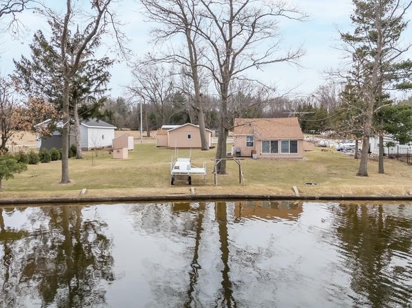 E5700 Waukaunaka St, Weyauwega, WI 54983