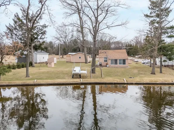 E5700 Waukaunaka St, Weyauwega, WI 54983