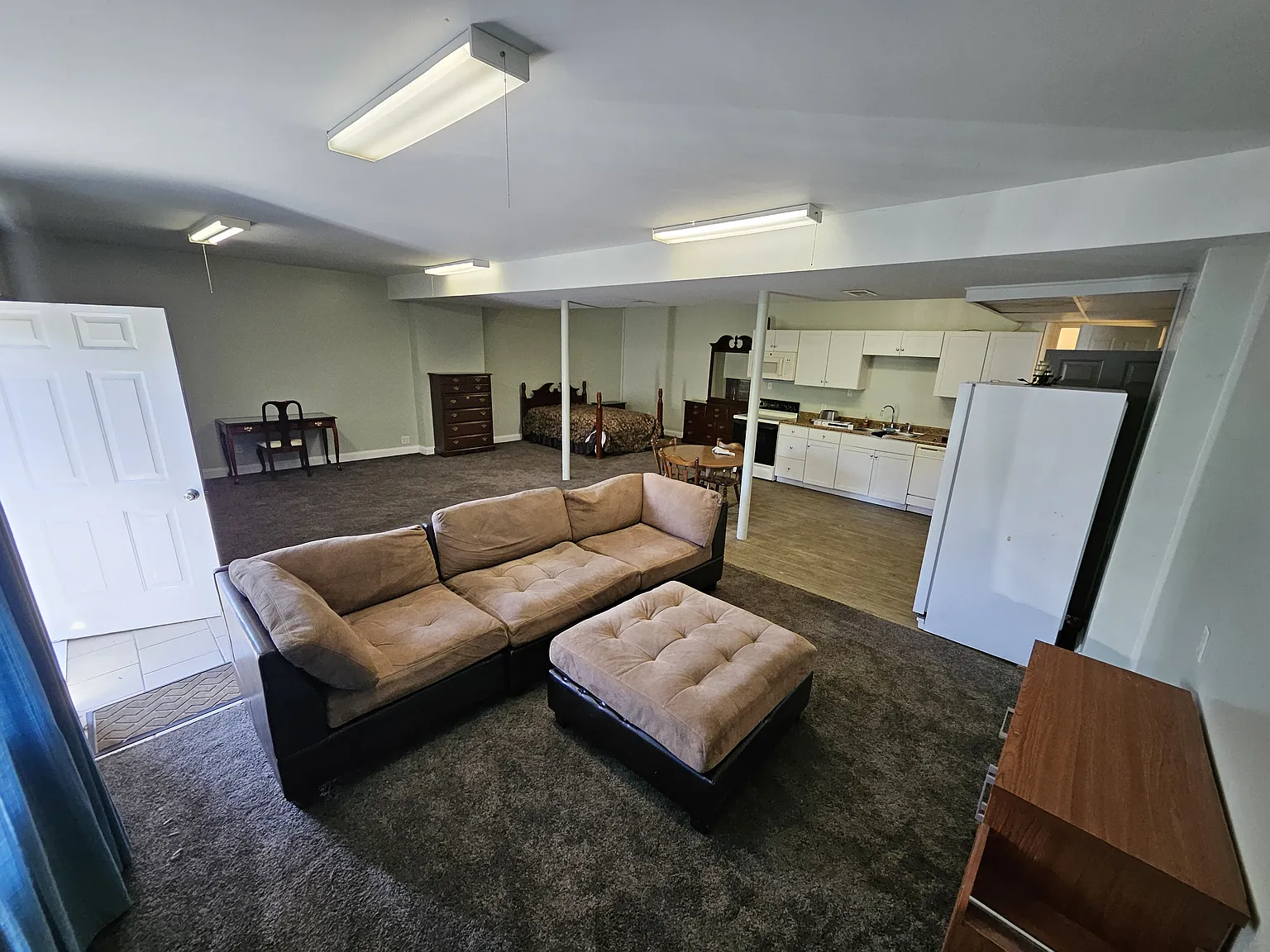 Studio, 1.5 bath, 1000 sqft, $1,200 — Photo 2