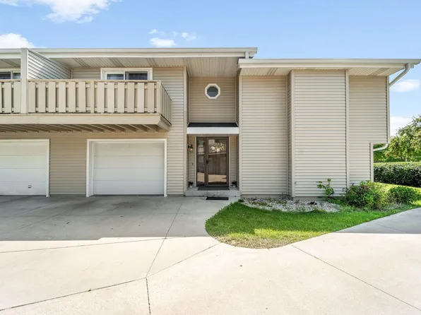 6421 South Crabapple COURT #3, Oak Creek, WI 53154