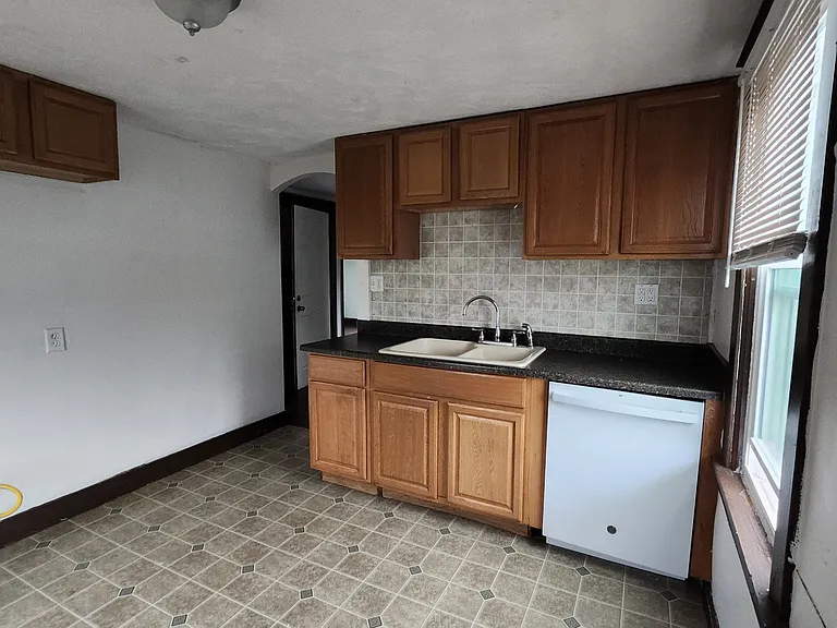 133 W Oilwell St — Photo 1