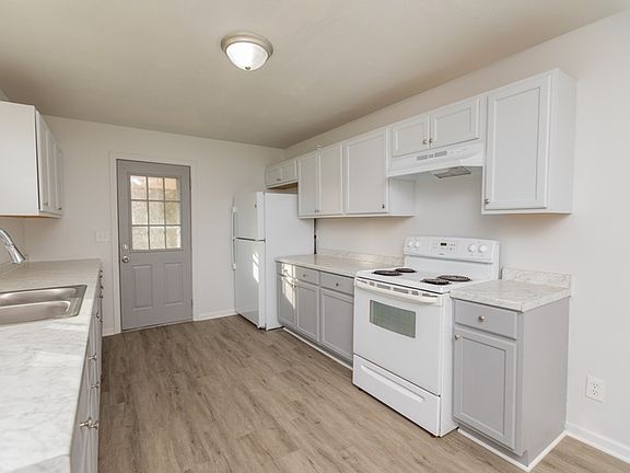 5th image of 1112 Halifax St