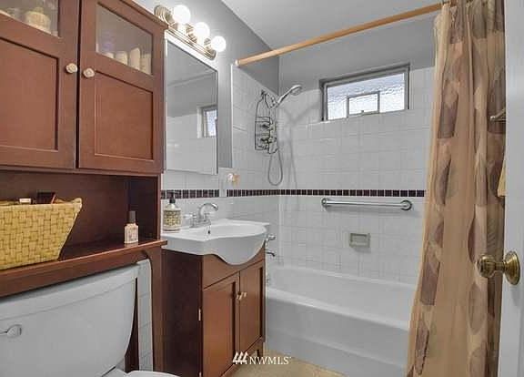 3rd image of 5014 194th St SW
