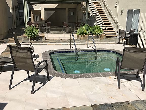 Jacuzzi SPA and sitting area with bar and gas grill