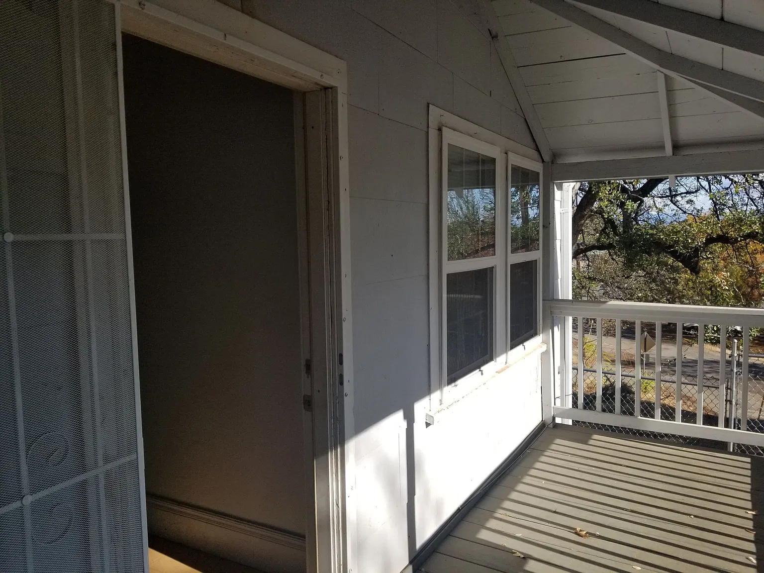 Studio Apartment in Shasta Lake — Photo 1