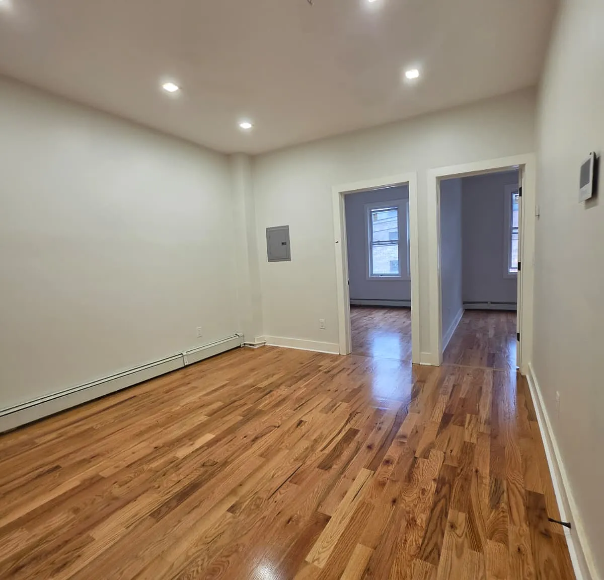 3 bed, 1000 sqft, $2,500 — Photo 2