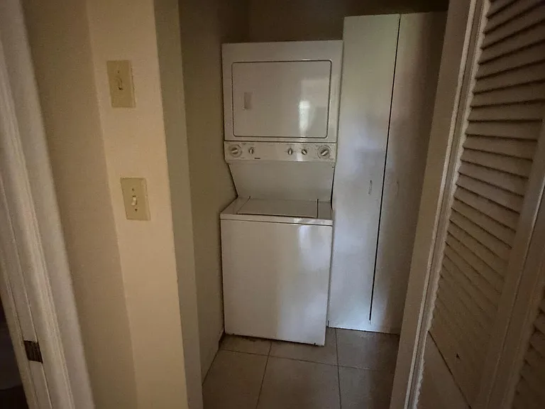 50 SE 12th St #1520 — Photo 10