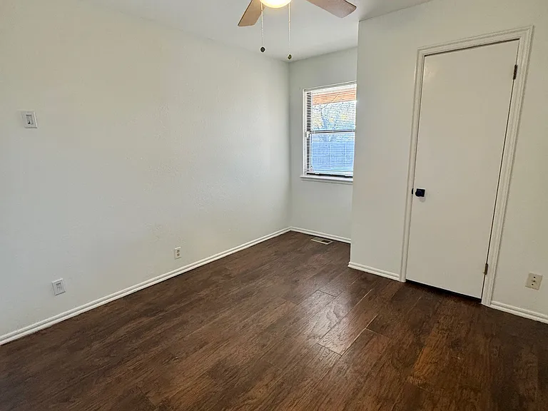 420 W 7th St — Photo 9