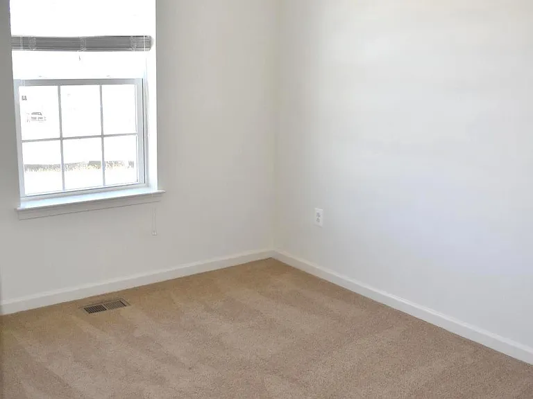 9421 Adelaide Ln — Photo 22