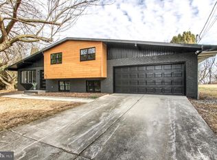 621 Wayne Dr, Mechanicsburg, PA 17055