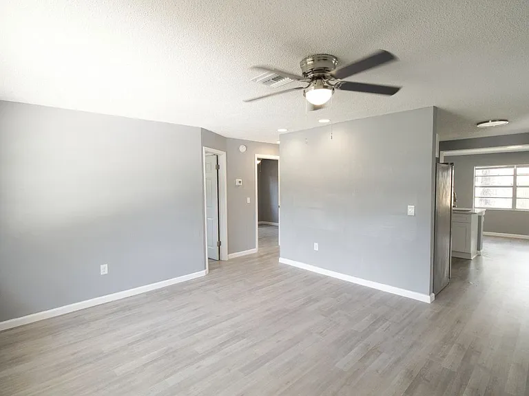 7138 Oakwood Dr — Photo 2