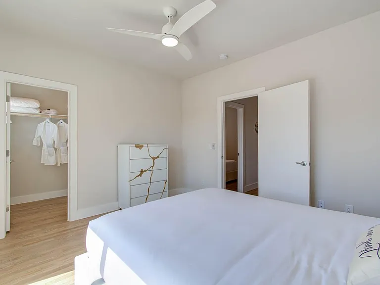 5215 Noble St #B — Photo 12