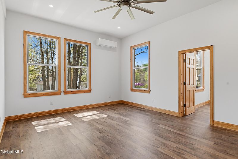 4th image of 66 Horicon Avenue #1E
