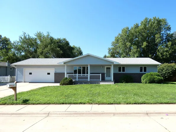 1406 W 38th St, Kearney, NE 68845