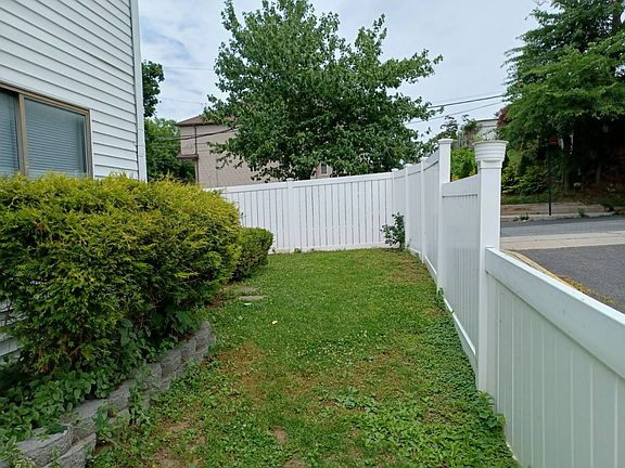 2nd image of 687A Elbe Ave