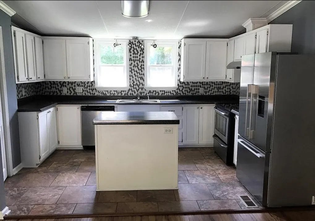 4 bed, 1820 sqft, $2,000 — Photo 2