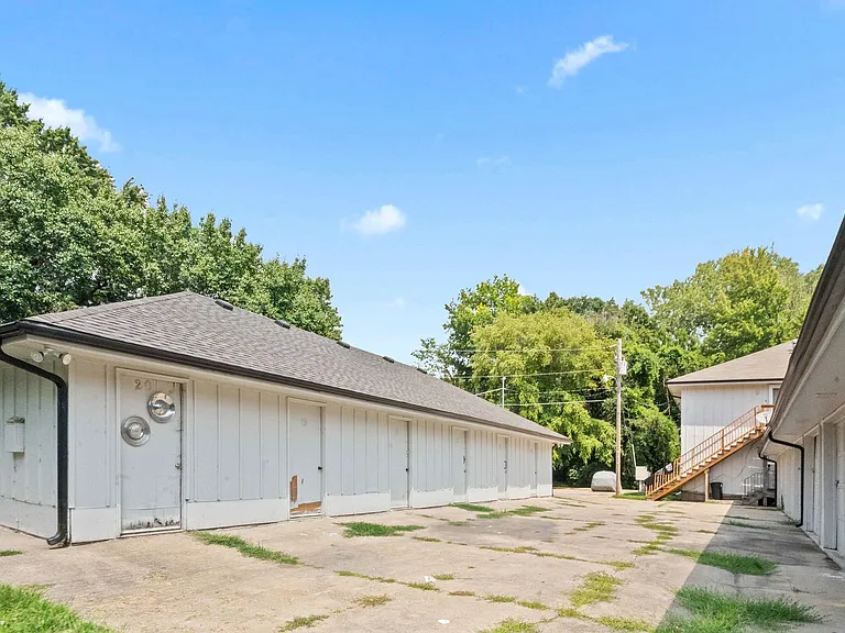 501 Vilas St — Photo 37