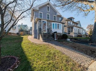 30 Burritt Ave, Norwalk, CT 06854
