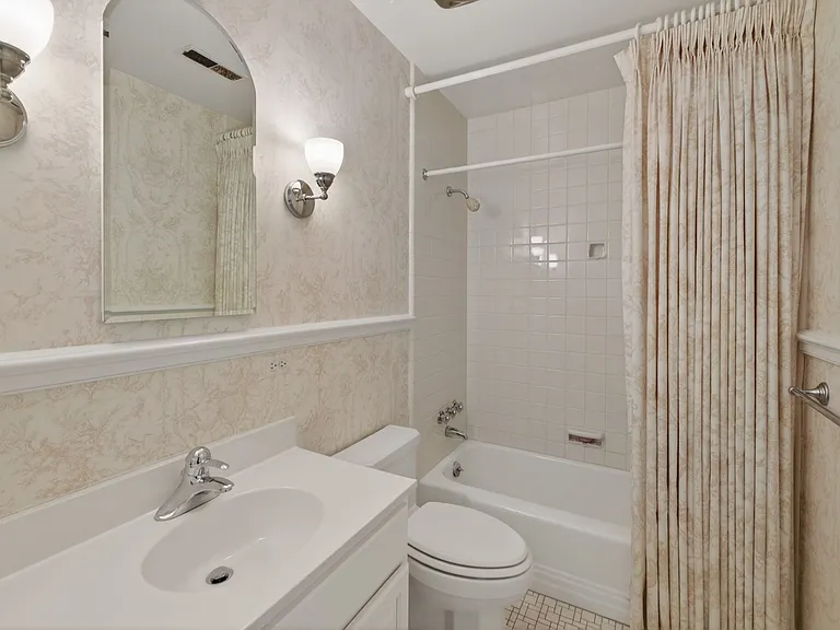 535 E Rio Rd — Photo 16