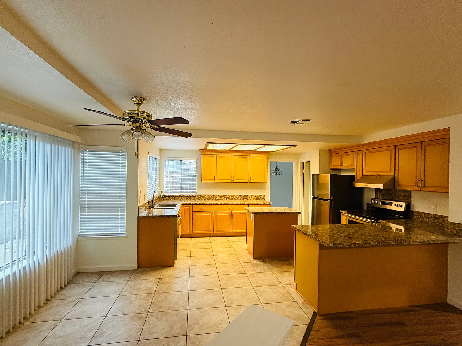 5 bed, 2678 sqft, $2,995 — Photo 4