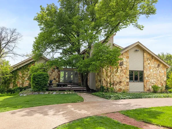 2103 Pebble Creek Dr, Lisle, IL 60532