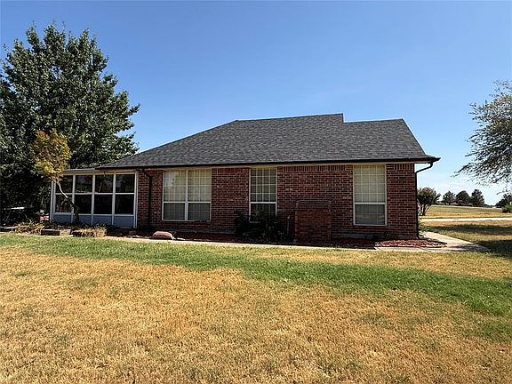 3rd image of 873 Oaklawn Dr