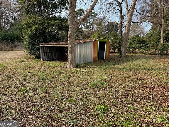 5th image of 239 Ward St