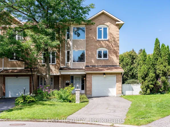 18 Arbordale Cres, Ottawa, ON K2G 5C6
