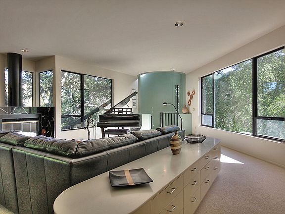 5th image of 110 Wooded View Dr