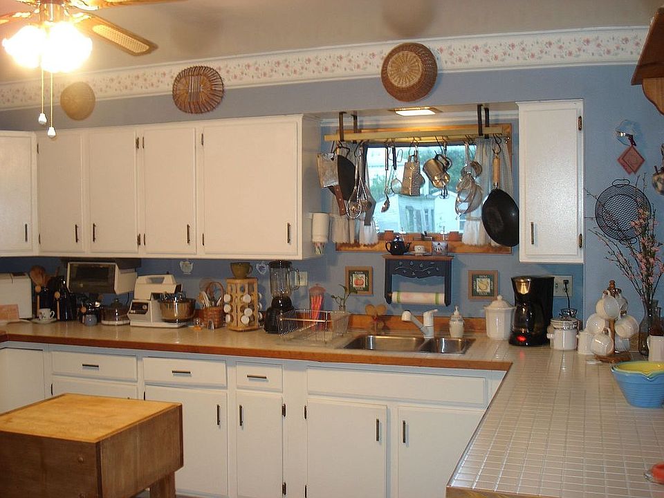 2nd image of 3 Apremont St