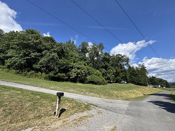 2nd image of 2107 Parkview Dr