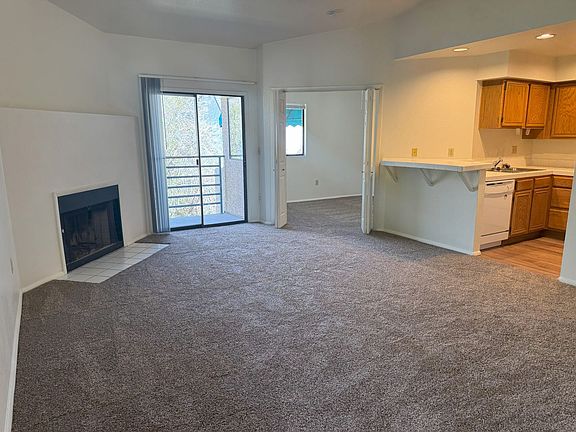 4th image of 2220 Pinetop Ln Unit 201