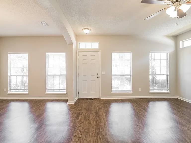 8413 Staplehurst Dr W — Photo 2