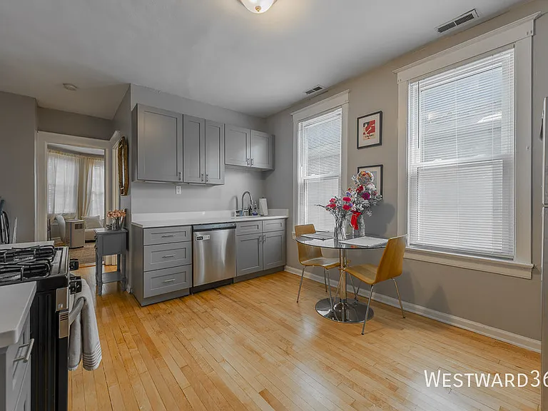 2550 N Southport Ave #2F — Photo 6
