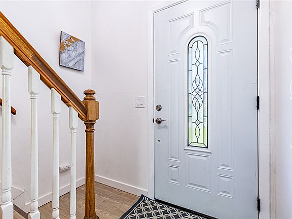 5th image of 9 Amesbury Rd