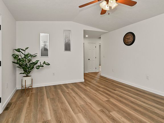 5th image of 103 E Horseshoe Drive