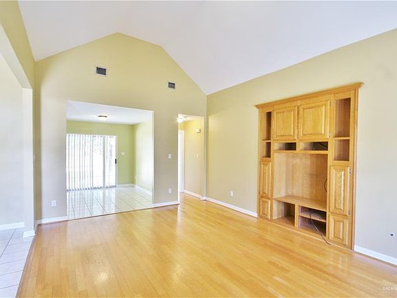 5th image of 1801 Lauren Ln