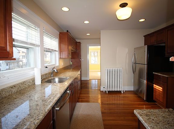 5th image of 53 Bellevue Ave