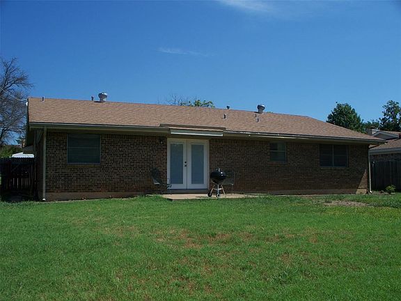 2nd image of 1109 Vivienne St