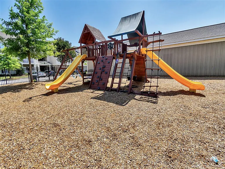 RIVERSTONE APARTMENTS — Photo 30
