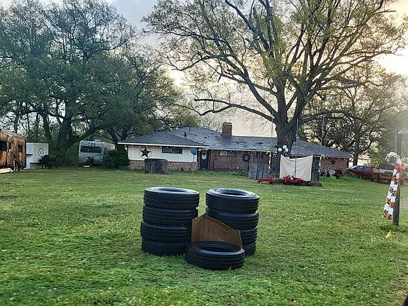 3rd image of 307 Daingerfield St