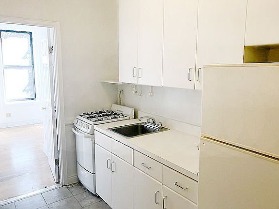 3rd image of 71 Thompson St APT 3A