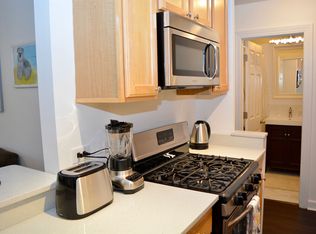900 W Fullerton Ave APT 2F, Chicago, IL 60614