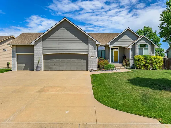 704 W Point Ct, Andover, KS 67002