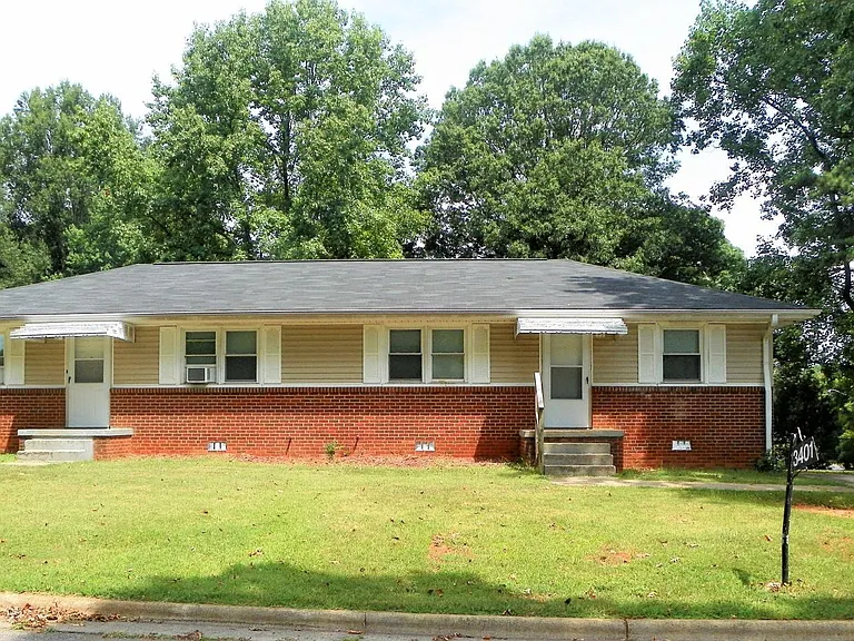 3401 Martin Ave — Photo 1