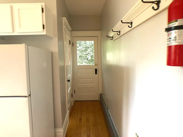 441 Woodward Ave #B — Photo 18
