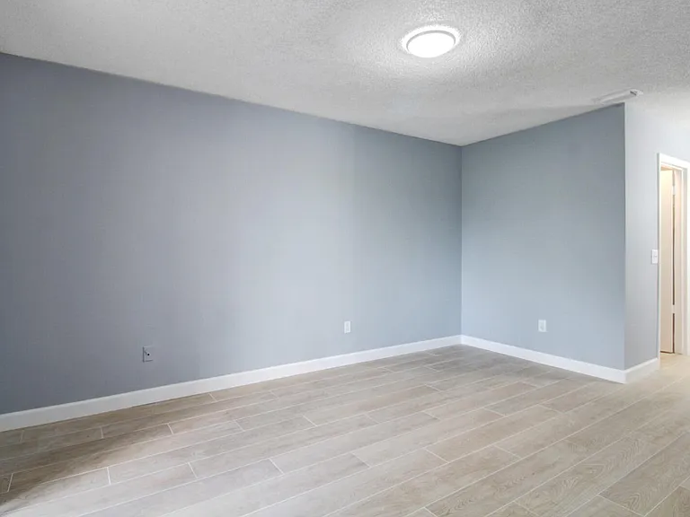 960 N Franklin Ave #960D — Photo 5