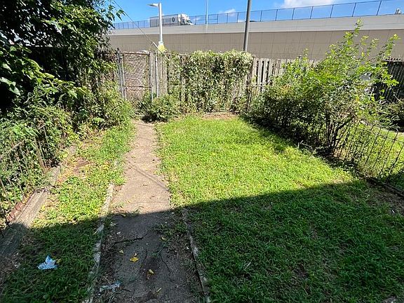 5th image of 2313 Buckius St